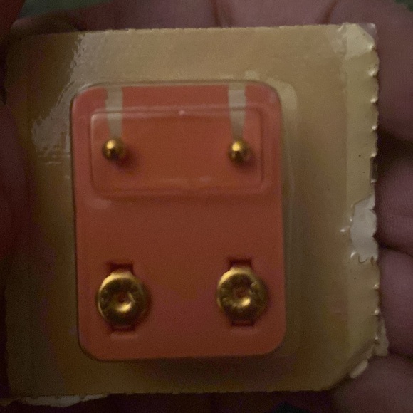 last pair of Studex sterilized ear piercing studs - Picture 3 of 6